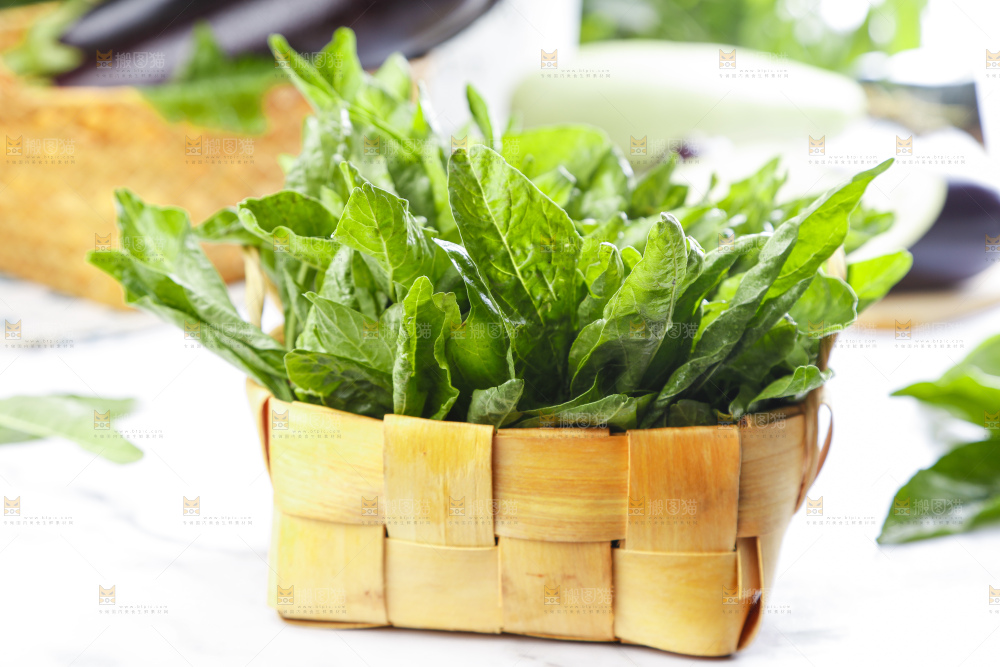 篮子里装着苋菜