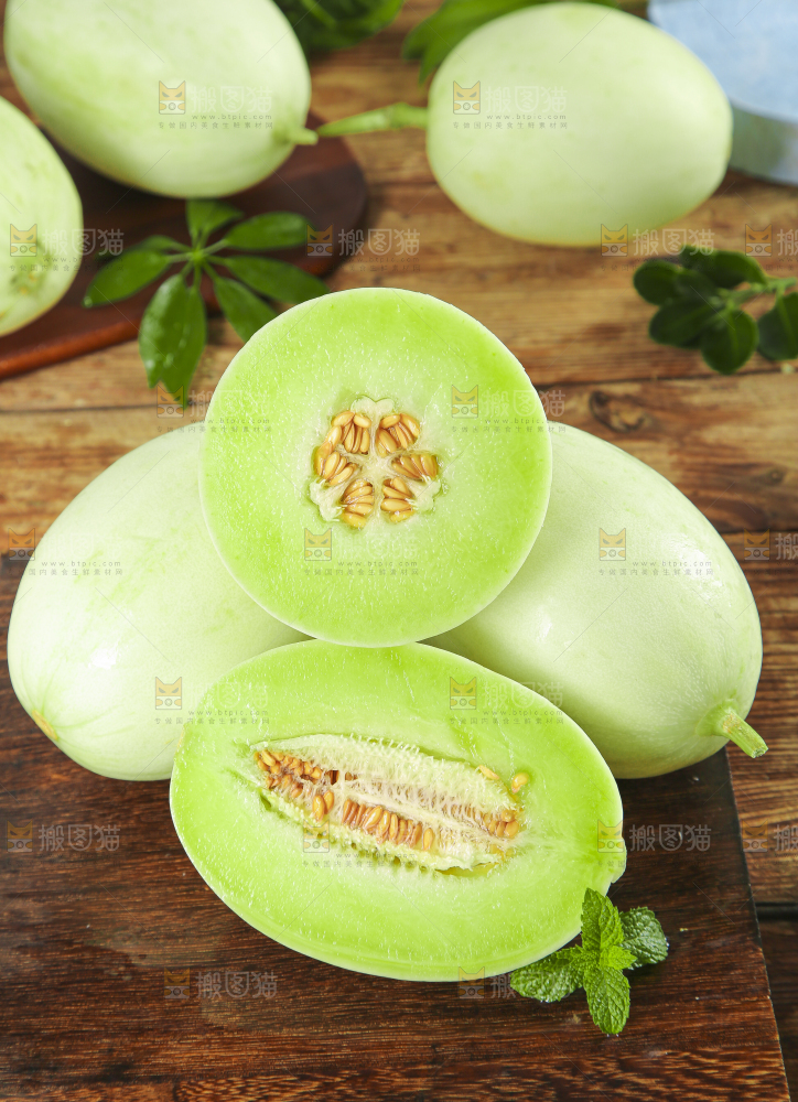 深底上摆放着山东玉菇甜瓜