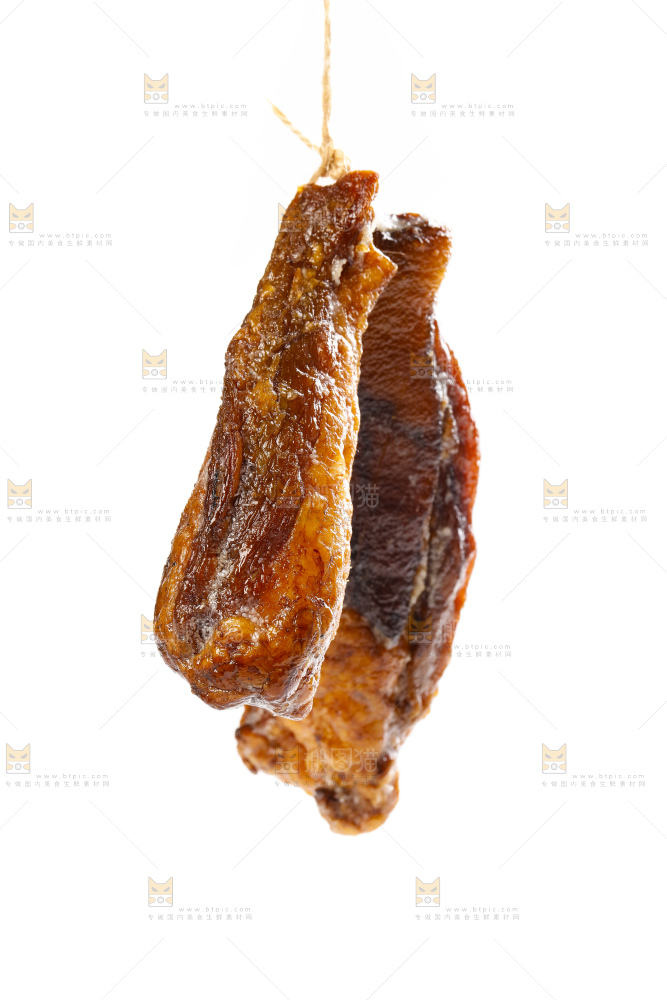 白底上放着腊肉