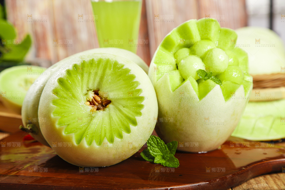 木板上放着南汇玉菇甜瓜