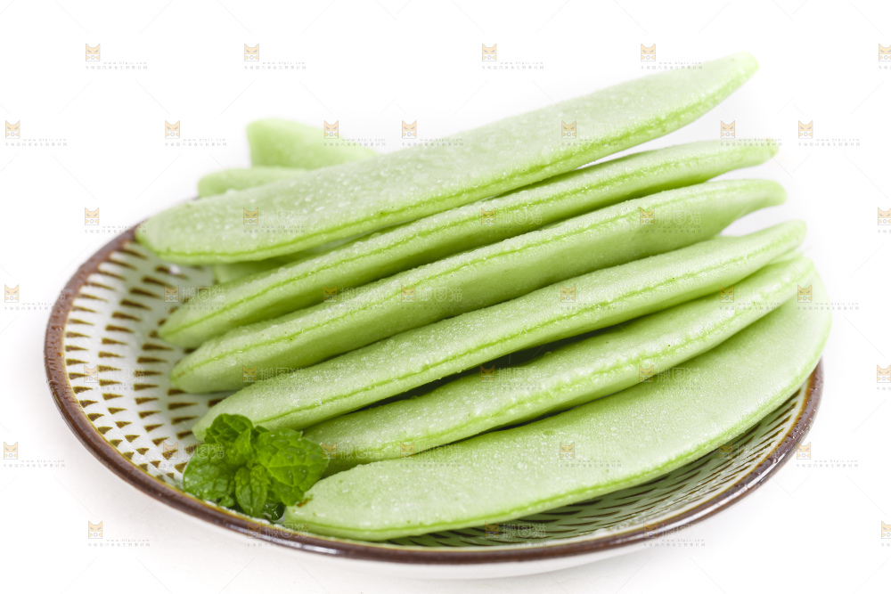 盘子里装着扁豆