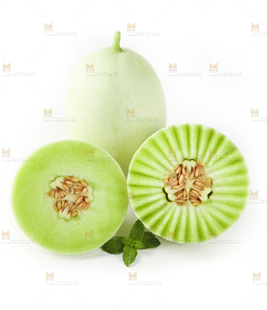 白底上摆放着玉菇蜜瓜