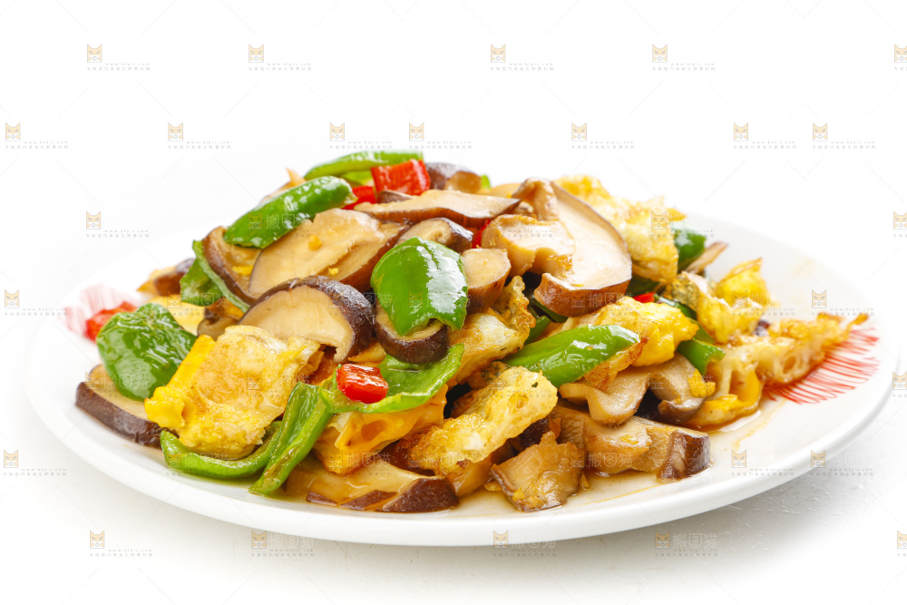盘子里装着香菇炒鸡蛋