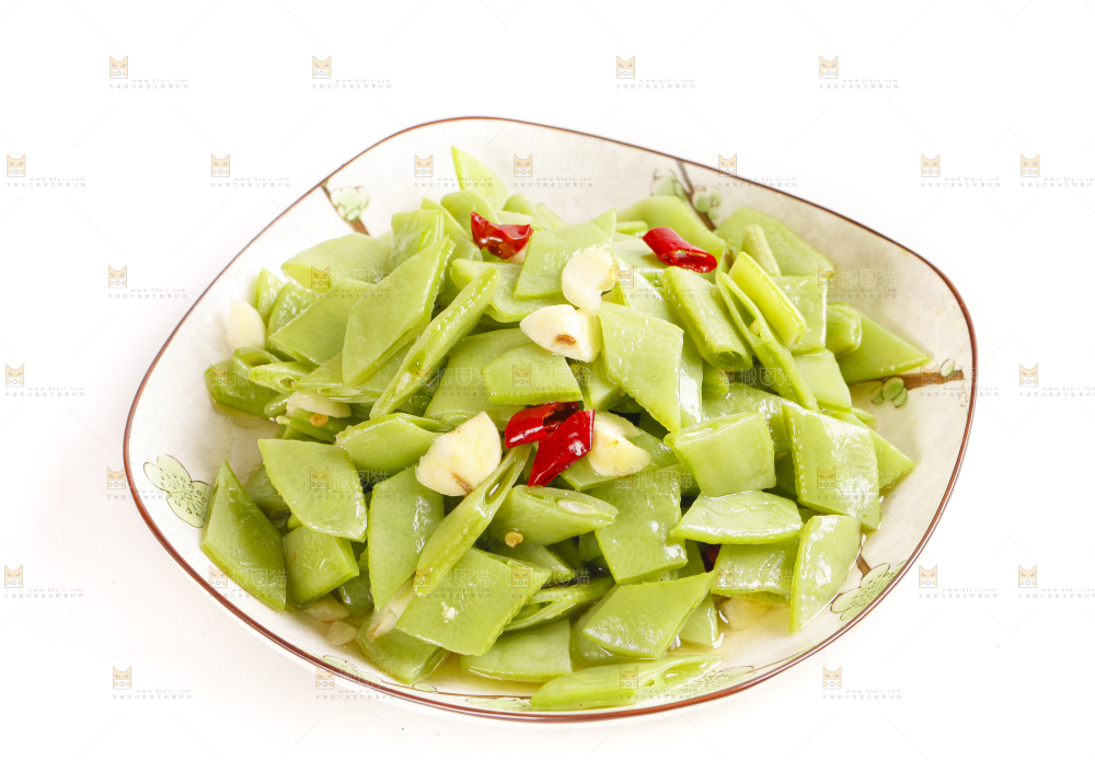 盘子里装着炒扁豆