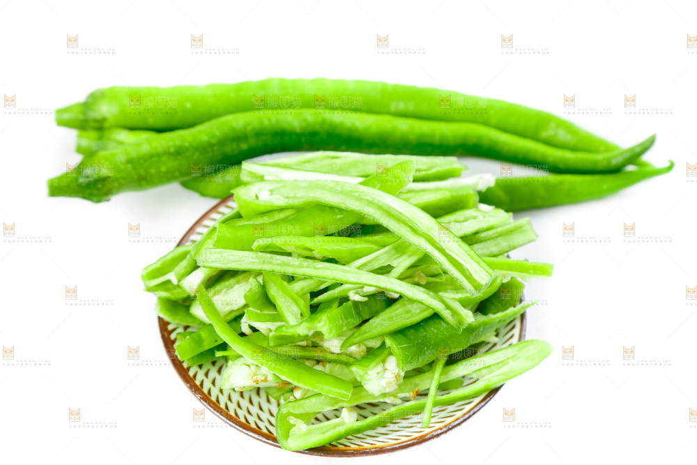 白底上放着青杭椒