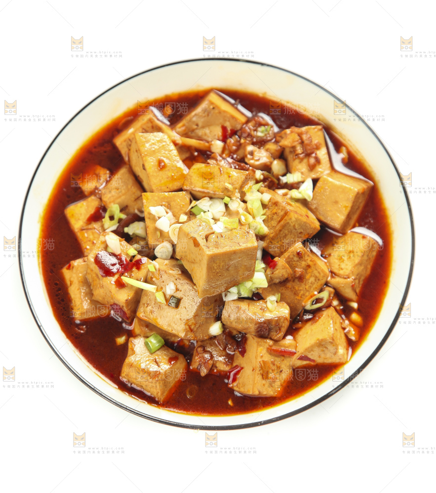 盘子里装着麻婆豆腐