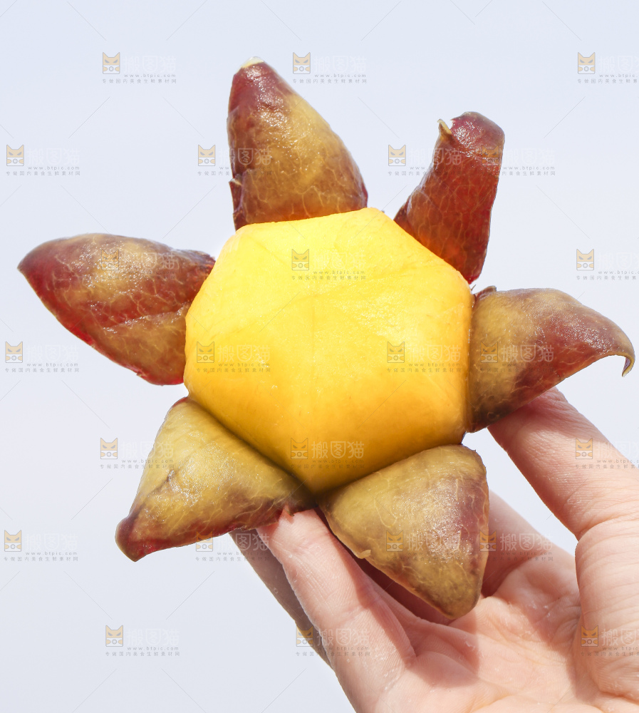 手里拿着进口黑布林