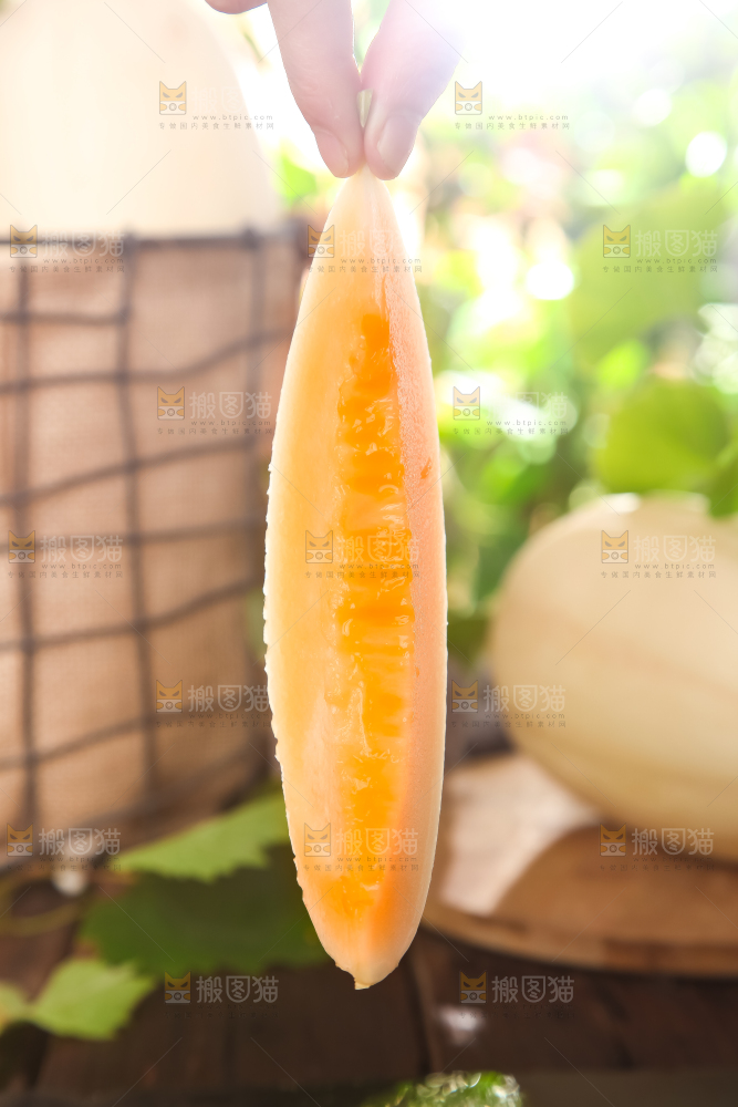 手里拿着东方蜜
