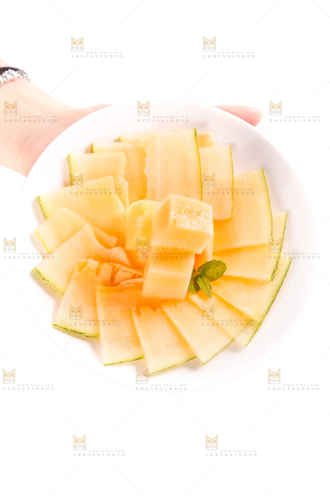 盘子里着切块的哈密瓜