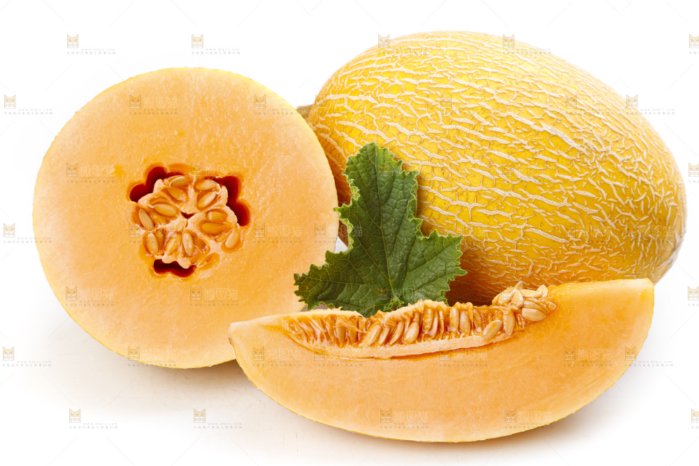 白底上摆放着黄皮蜜瓜