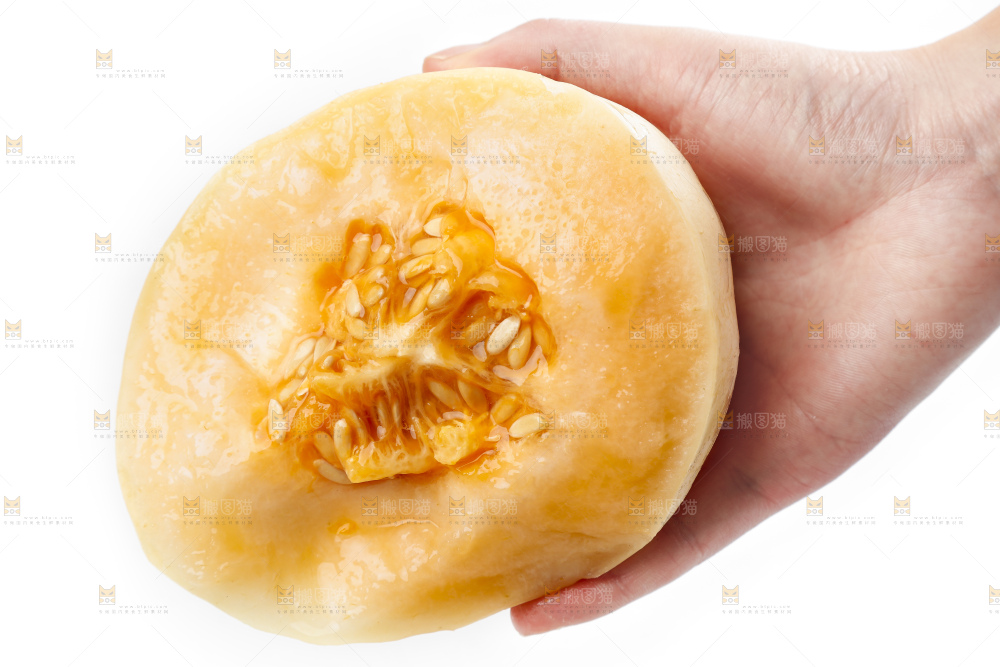 手里拿着蜜瓜