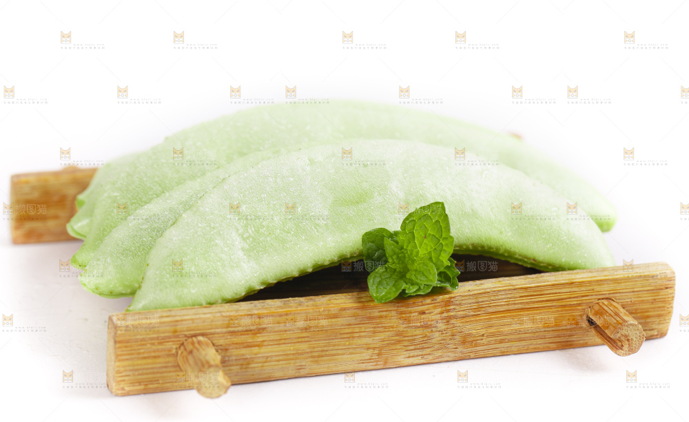 盘子里装着扁豆