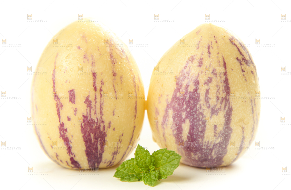 白底上放着黄心人参果