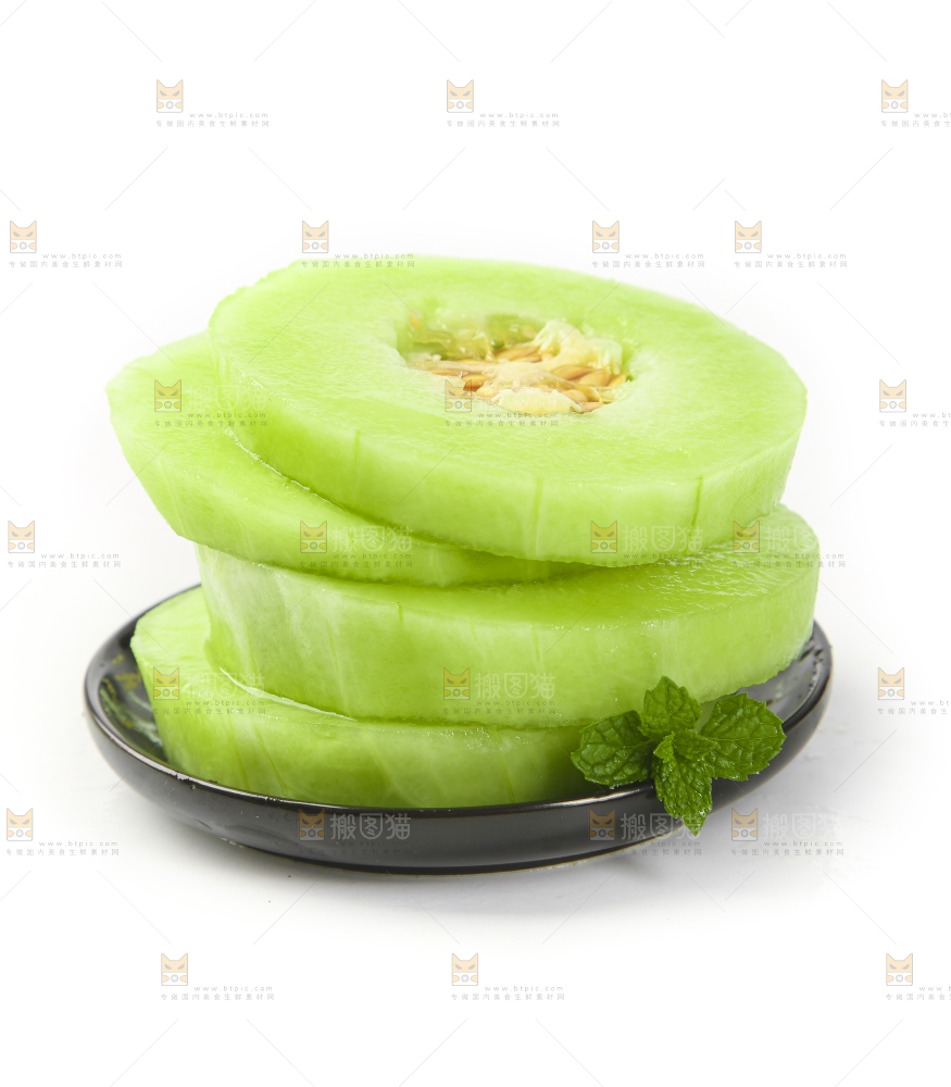 碟子里装着玉菇甜瓜