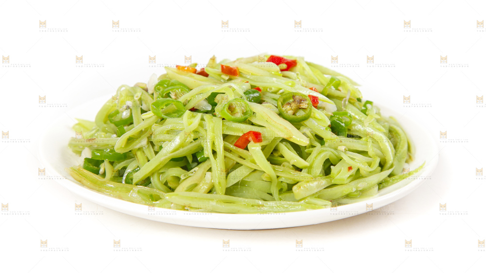 盘子里装着炒扁豆丝