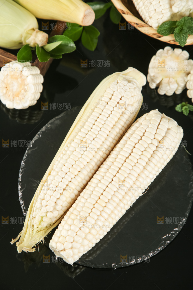 深底上放着漳州牛奶玉米