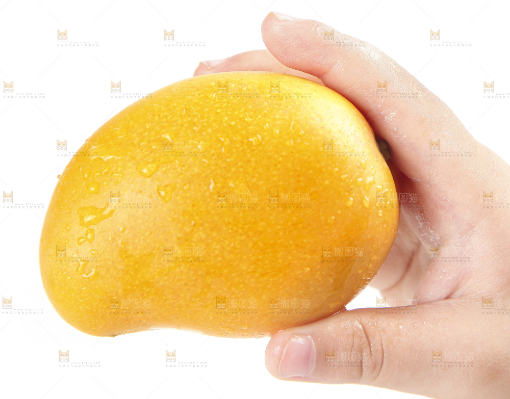 手里拿着小香芒