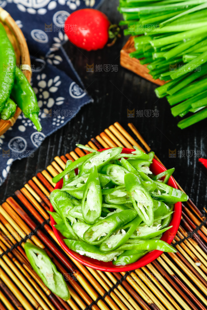 盘子里装着河南杭椒