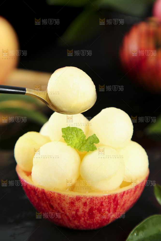 深底上的秦冠苹果果肉