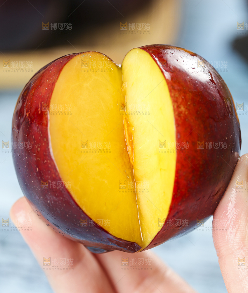 手里拿着陕西黑布林