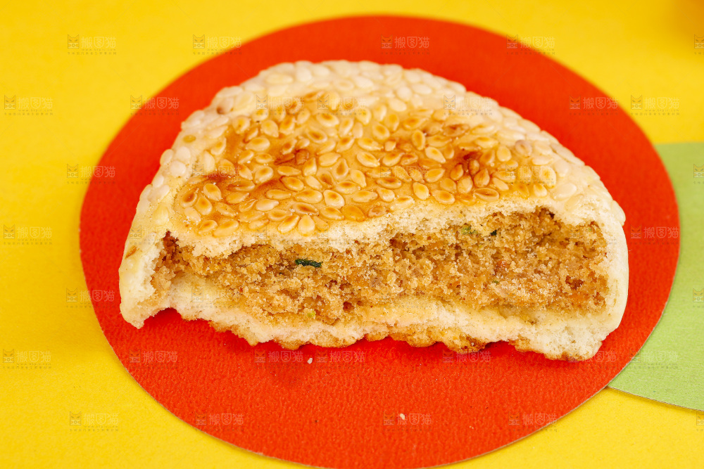 彩底上的手工芝麻饼