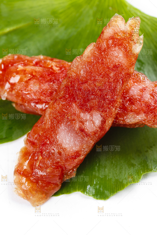 白底上放着上广式腊肠