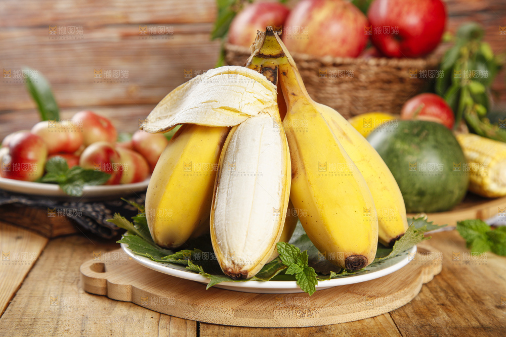 木板上的海南苹果蕉