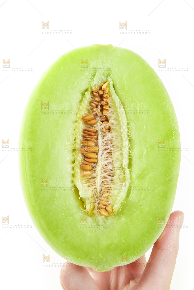 手里拿着玉菇甜瓜
