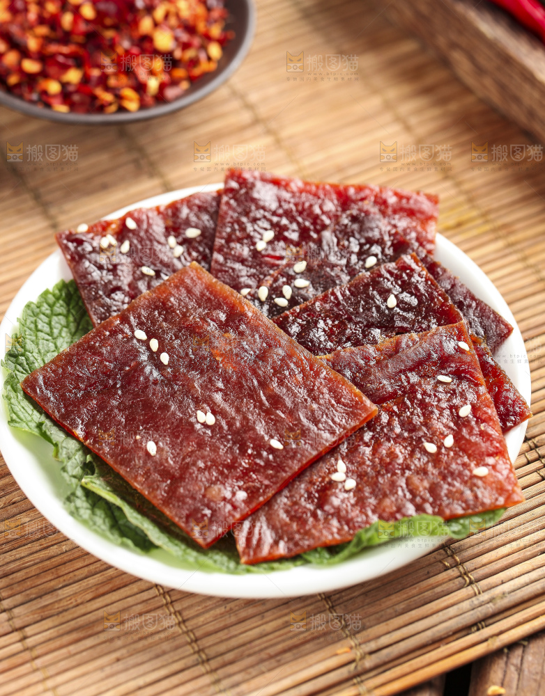 盘子里装着肉脯