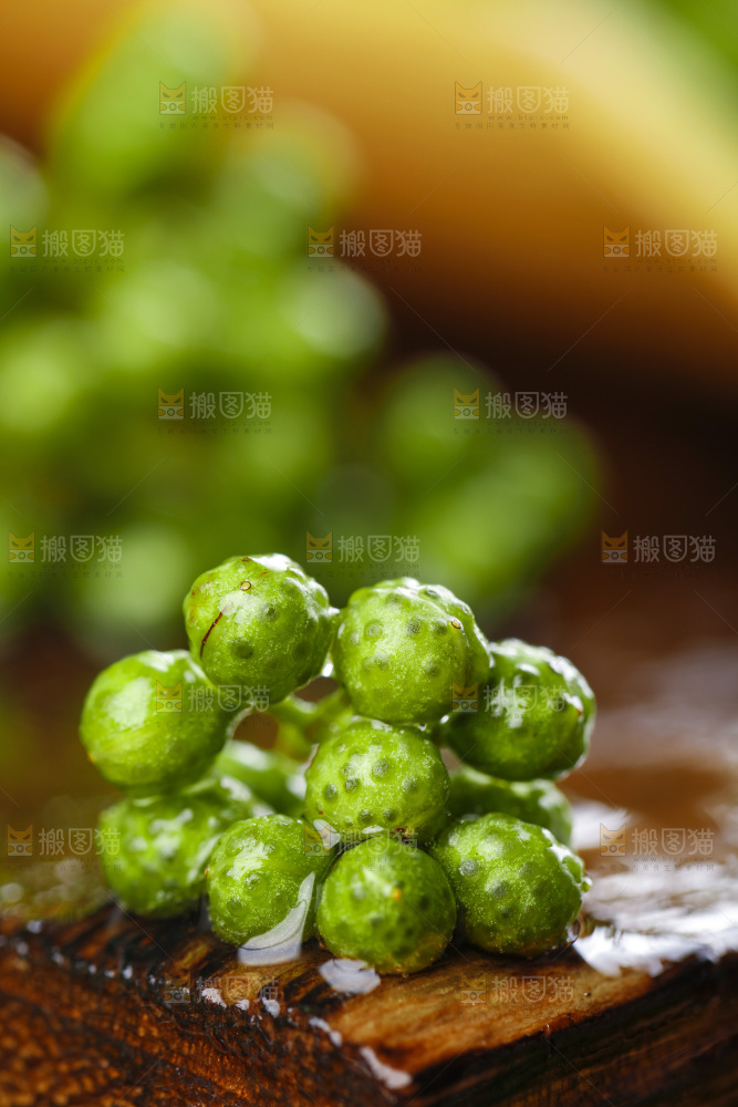 木板上的九叶青花椒