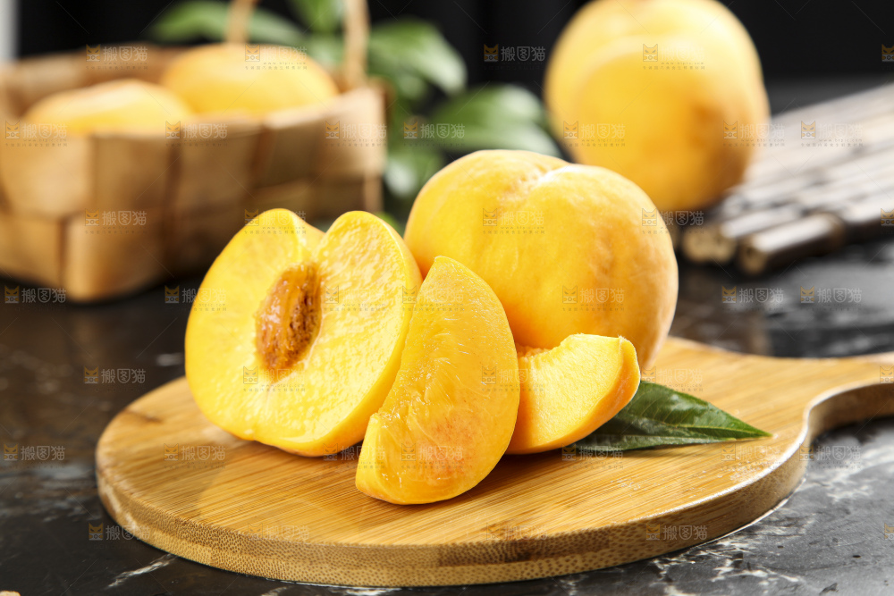 木板上的砀山黄桃