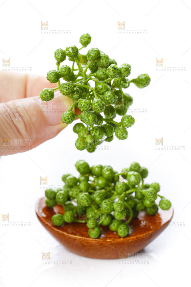 木板上的九叶青花椒