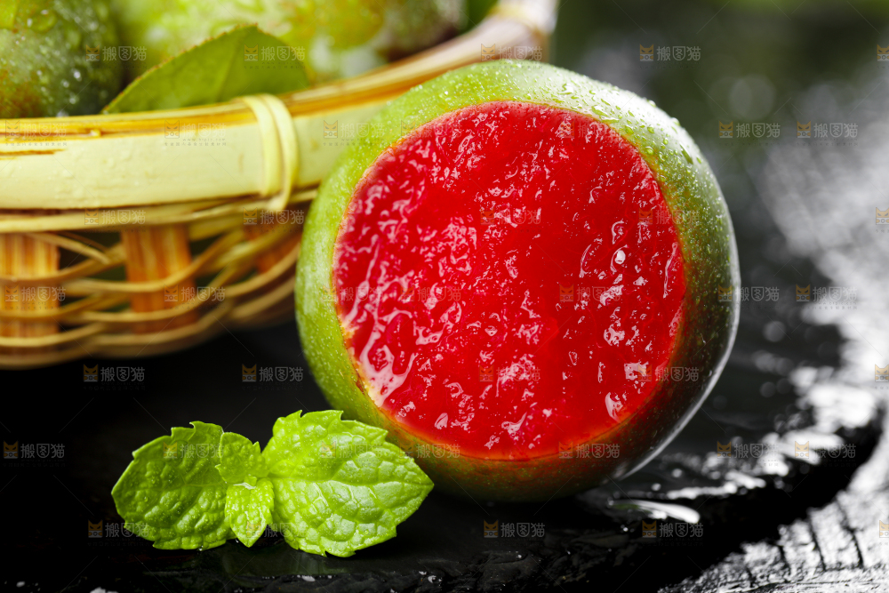 石板上的红肉三华李