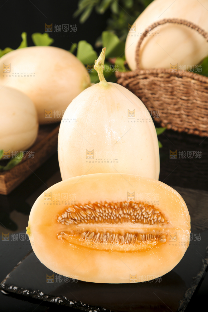 深底上摆放着东方蜜香瓜