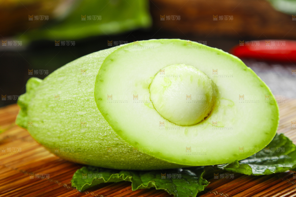 木底上放着西葫芦