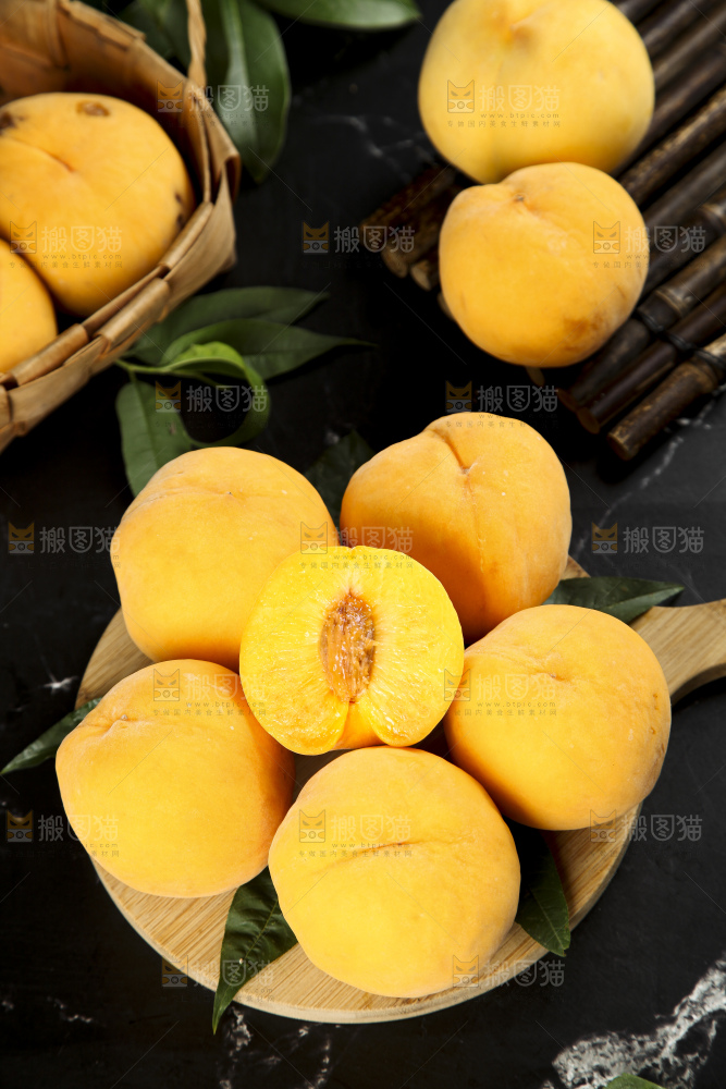 木板上的砀山黄桃