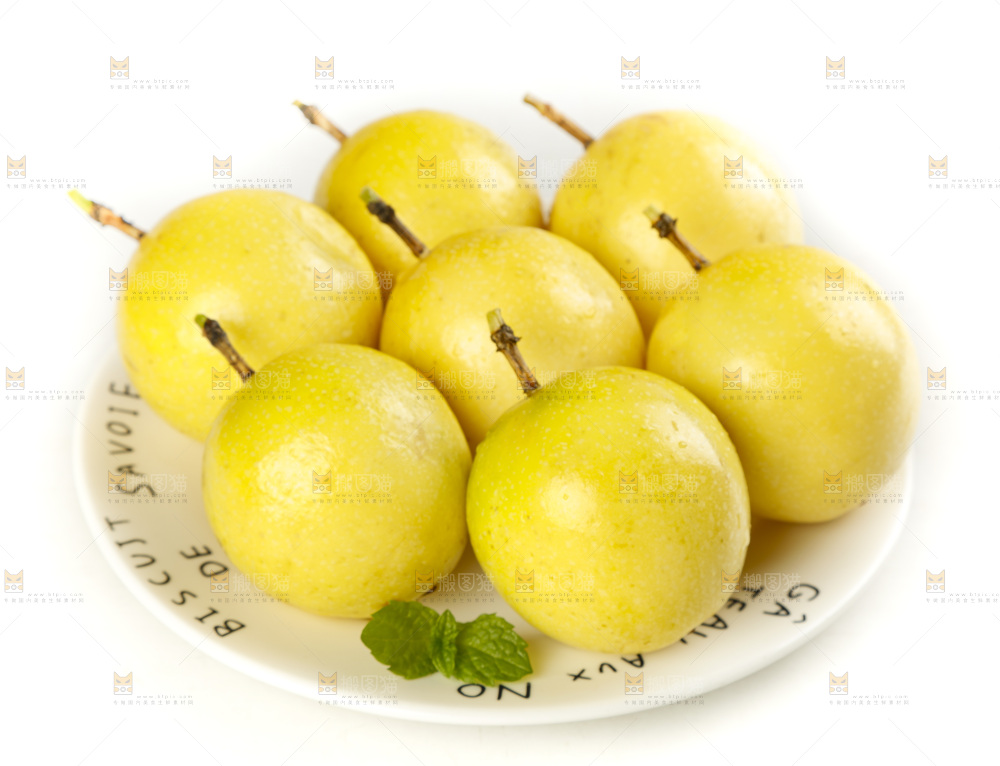 白底上的黄金百香果