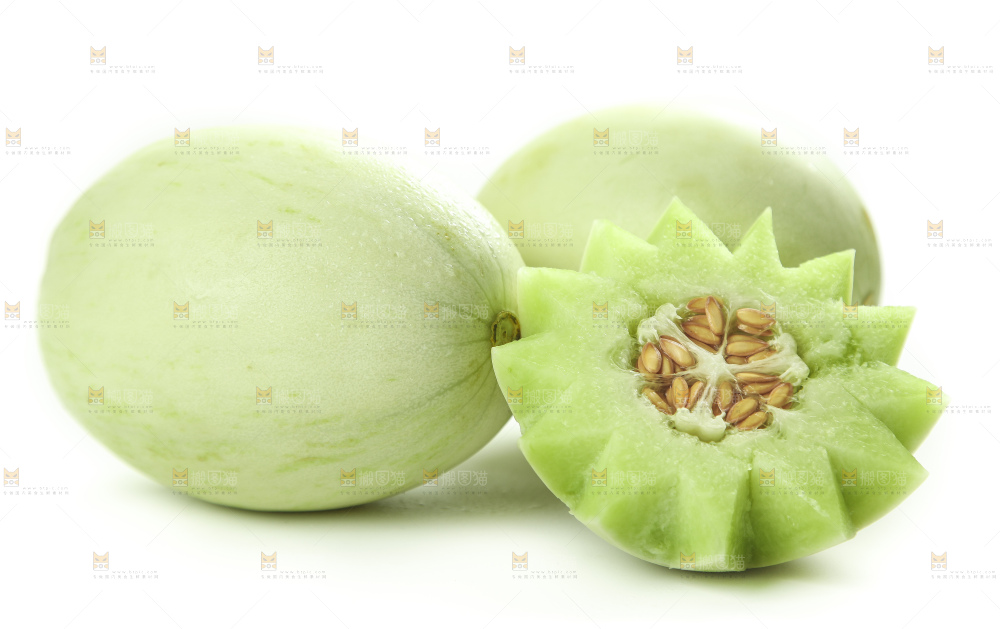 白底上摆放着玉菇蜜瓜