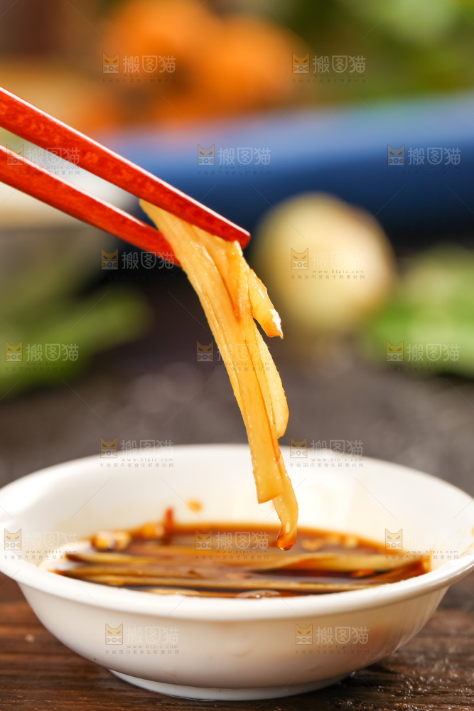 碗里装着嫩姜丝