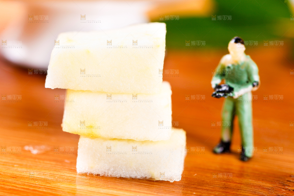 木底上摆放着智利嘎啦果