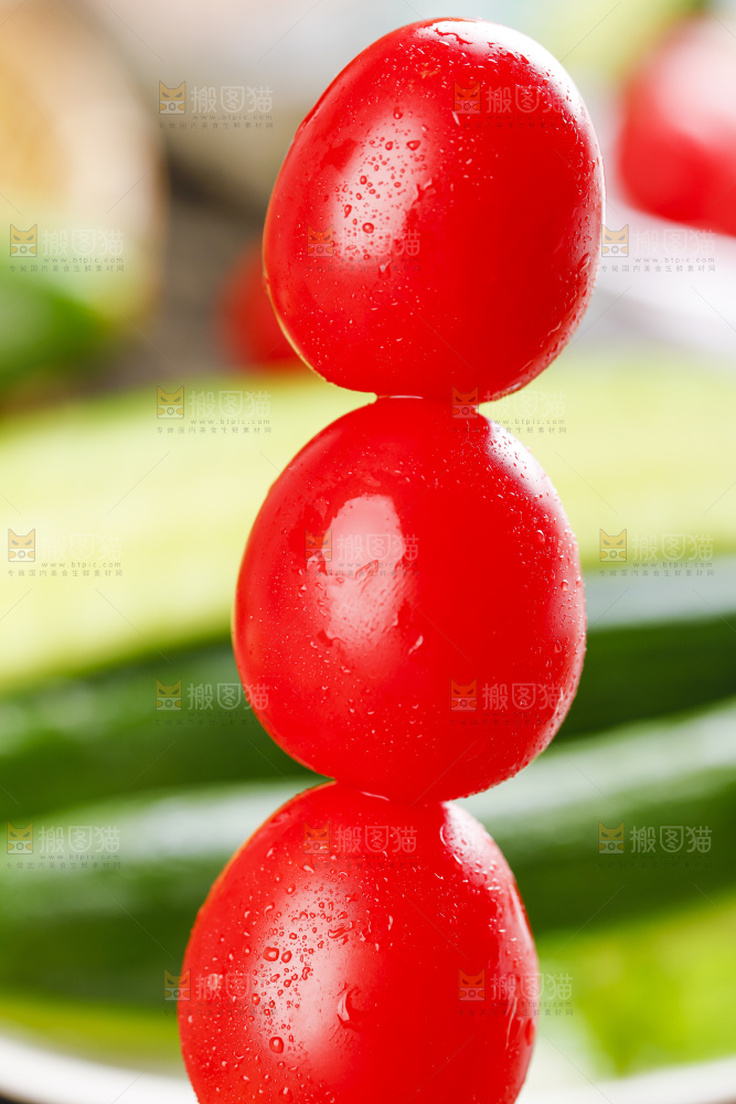 整齐摆放着的小番茄