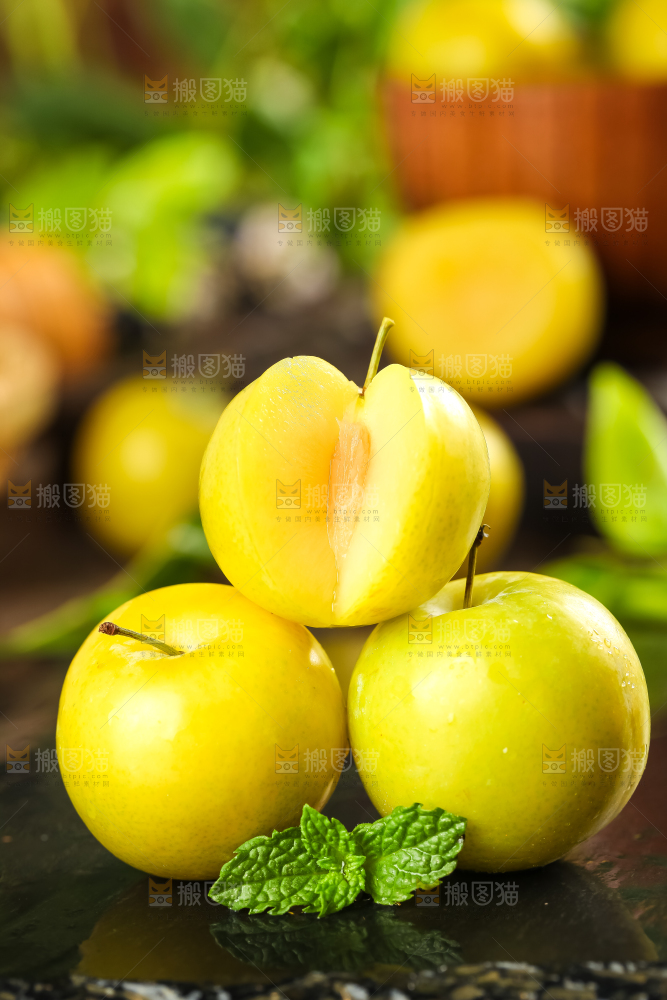 石板上的黄金李子