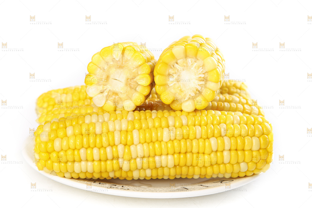 白底上的水果玉米