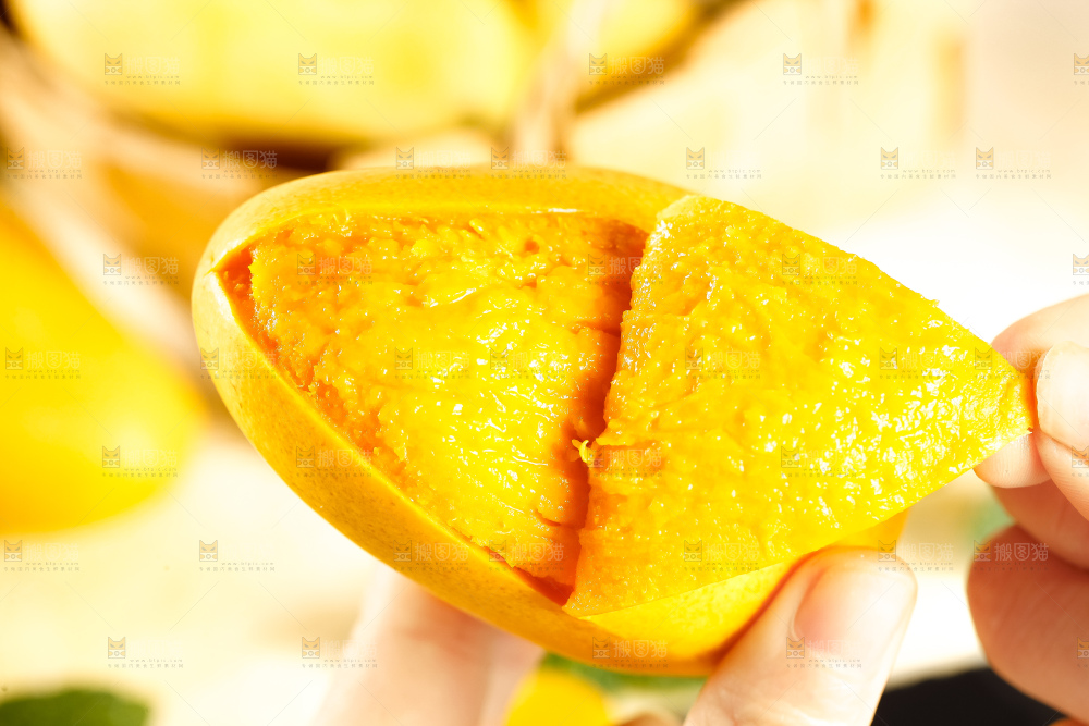 手里拿着小台芒