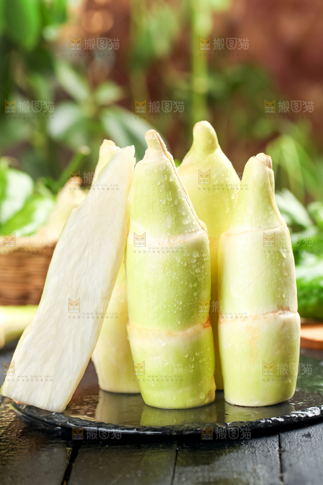 黑石板上的云南茭白