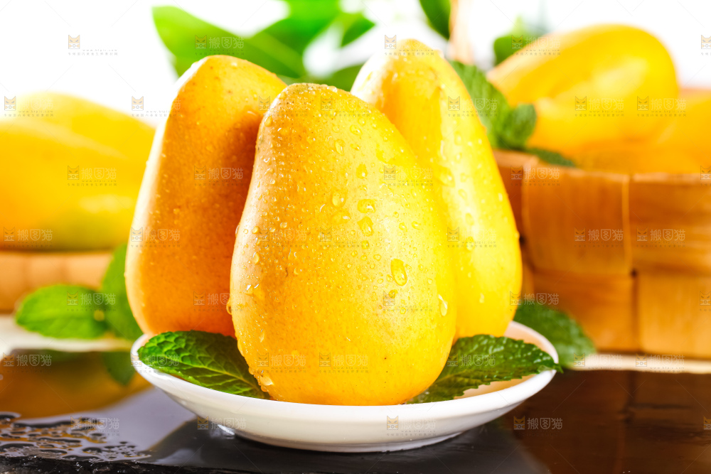 盘子里装着小芒果