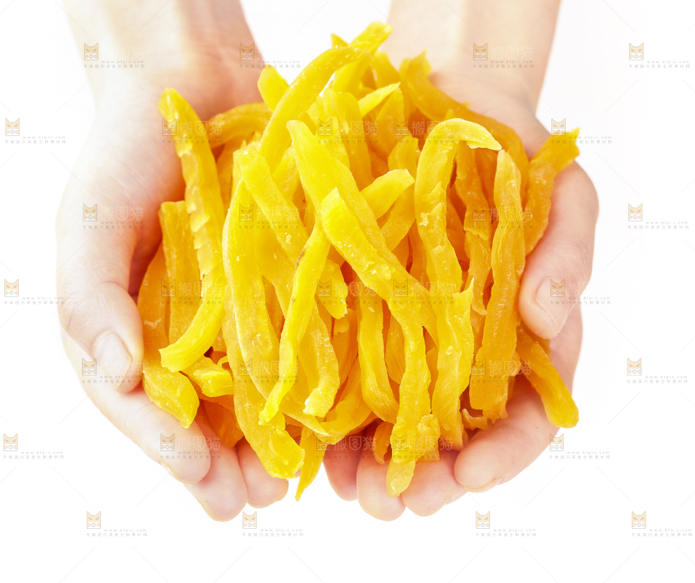 手里捧着红薯条