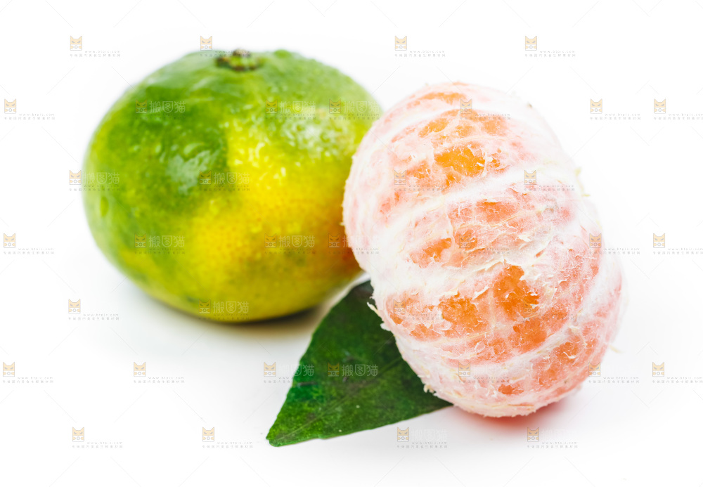白底上的青皮蜜橘