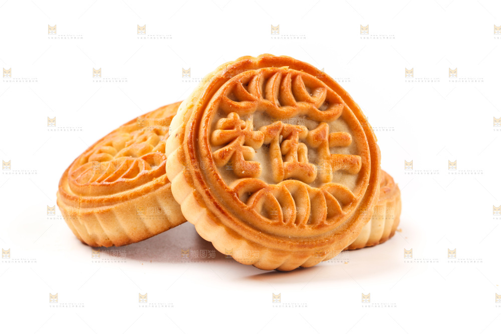 五仁月饼放在白底上