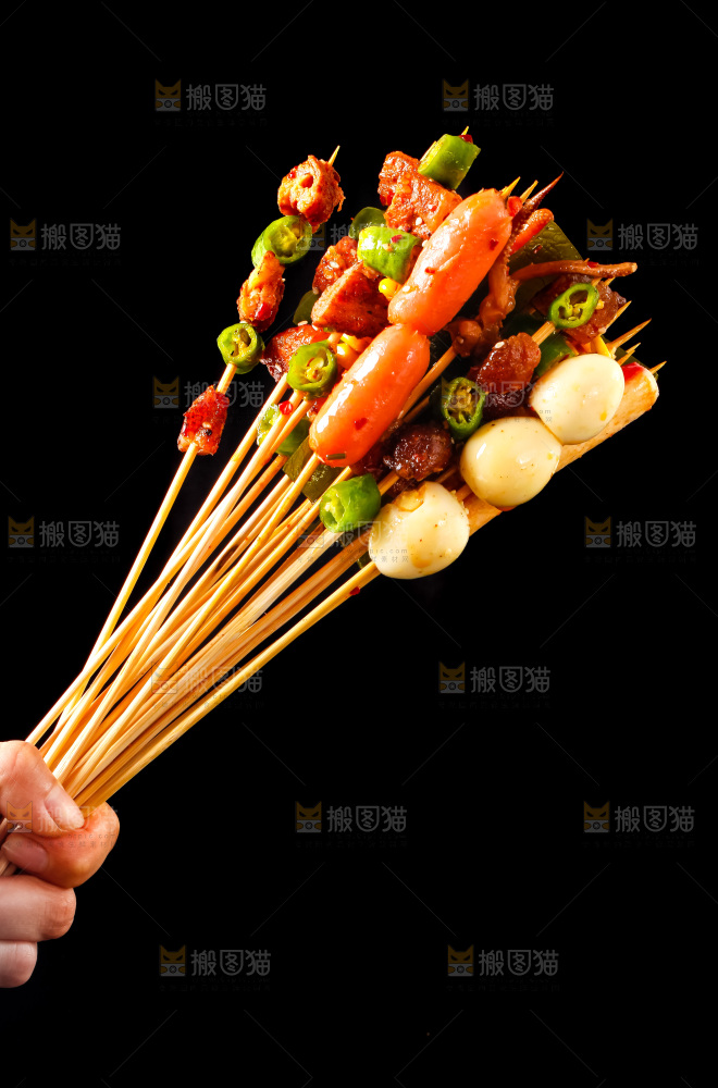 手拿钵钵鸡食材